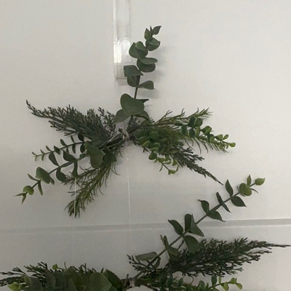 Grandinroad Greenery Wall-Mounted Christmas Tree with 32 piece mini ornaments. - Picture 4 of 8